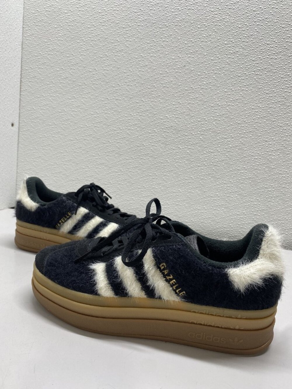 Adidas Womens Gazelle Fluffy Bold Sneakers Size 8 Black, Cream, White, Gold
